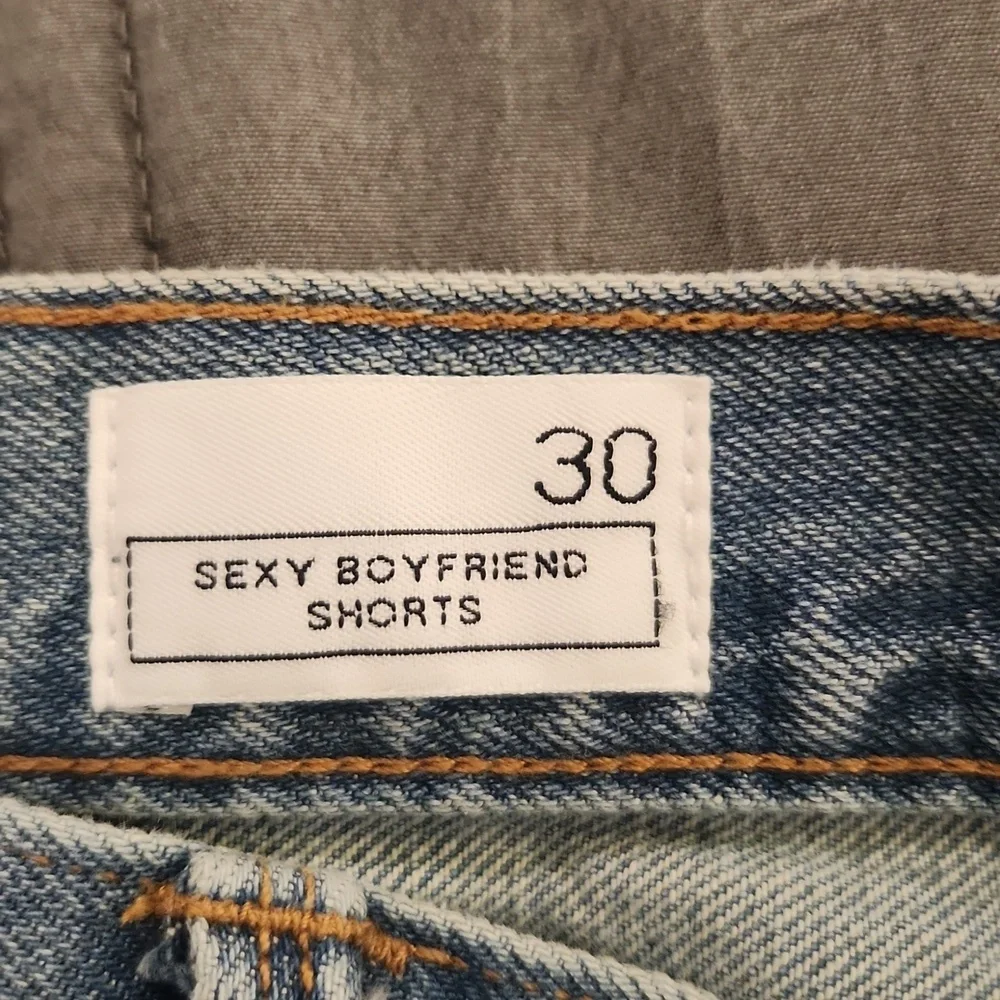 GAP Sexy Boyfriend Denim Blue Women's Jean Shorts Size 30, New With Tags! - Picture 2 of 12
